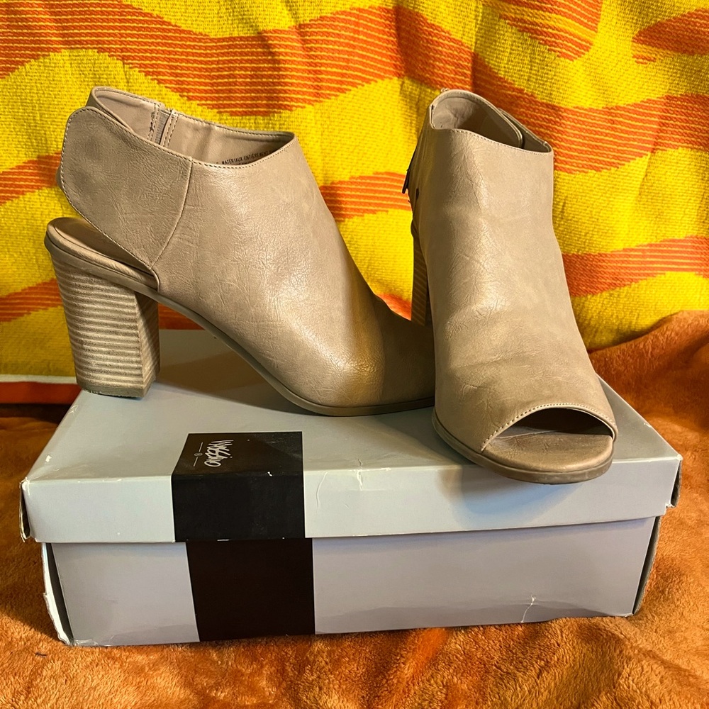 Side Snap Closure - image 1